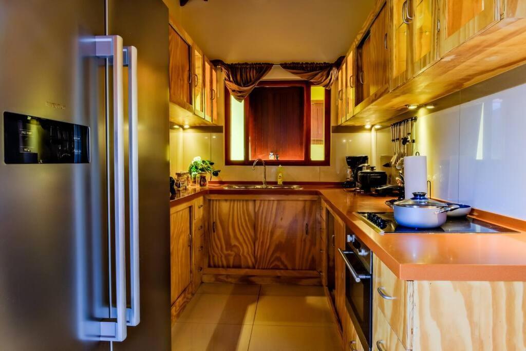 Iona'S Home: Vibrant 2Bedroom Home Near Willemstad Exterior photo